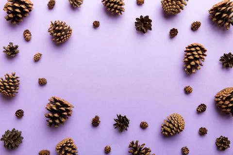 Minimal creative cone frame arrangement pattern on colored background . flat  Foto stock