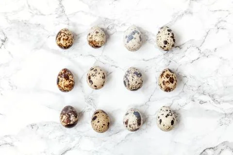 Minimal easter decoration with eggs on white marble background 스톡 사진