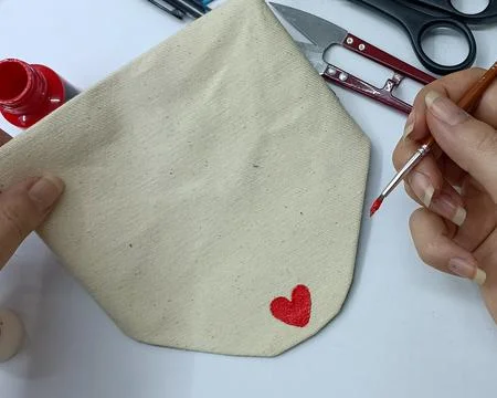 Minimal fabric crafting process with painted heart.  Fotos Stock