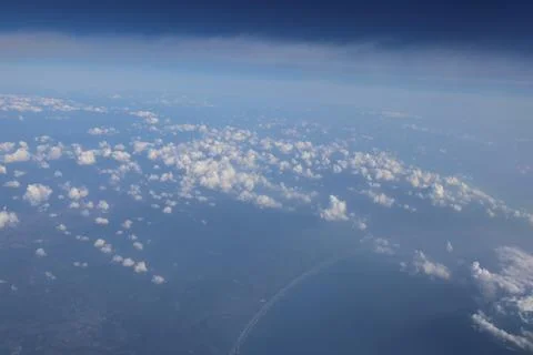 Minimal horizon cloud layer blue gradient 스톡 사진