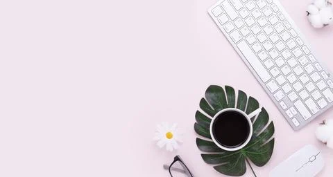 Minimal Office desk table top view with Keyboard computer, mouse, white pen.. Stock Photos