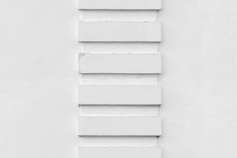 Minimal white plaster wall featuring a vertical column, seamless texture Stock Photos