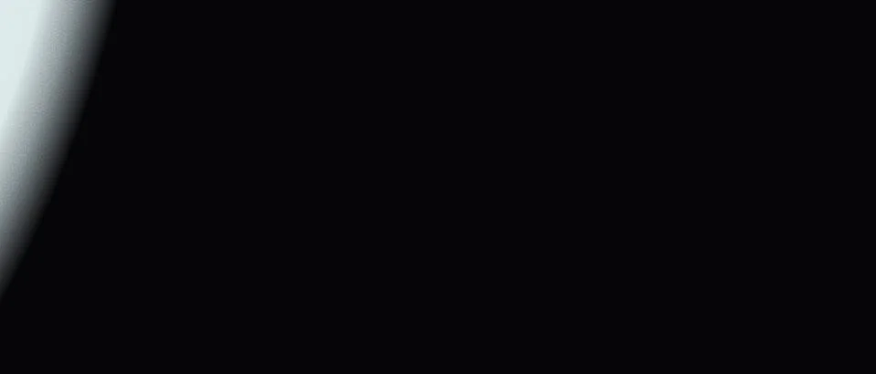 Minimalist black background with subtle white light flare on the left edge... Stockillustratie