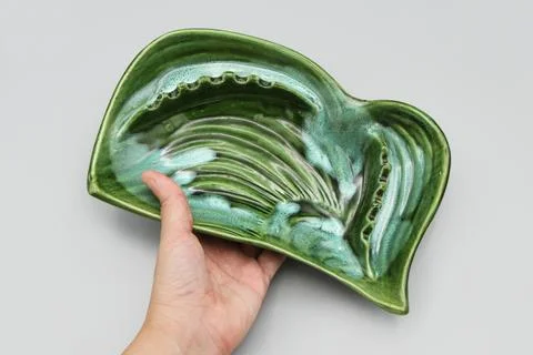 Minimalist Drip Glazed Large Ceramic Ashtray, Calif USA Ashtray, Retro 库存照片