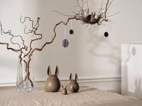 Minimalist Easter Composition with Chocolate Rabbits and Spring Branches Foto stock