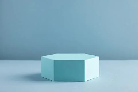 Minimalist Hexagonal Box on Monochromatic Blue Background for Modern Design 库存照片