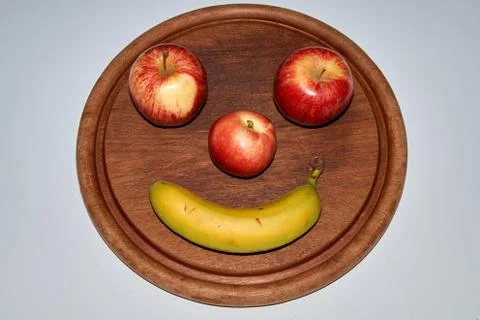 Minimalist round fruit face made of apple, peach and banana Stock-Fotos