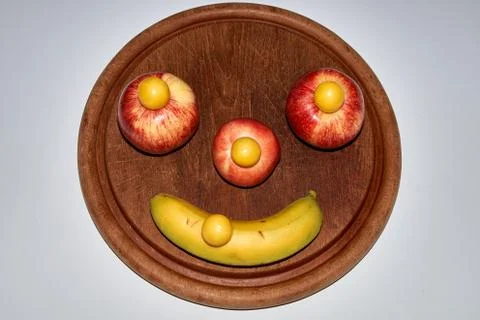 Minimalist round fruit face made of apple, peach and banana Stock-Fotos