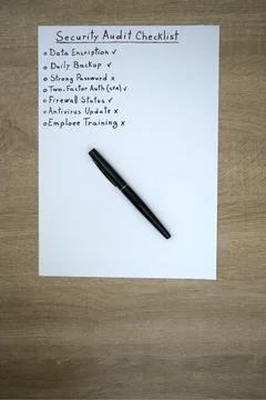 Minimalist security audit checklist with black pen Stock-Fotos