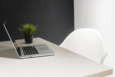 Minimalistic digital nomad home office workspace Foto stock