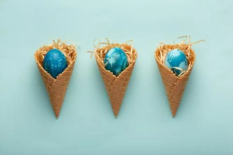 Minimalistic Easter concept with Easter eggs in waffle cones Foto stock
