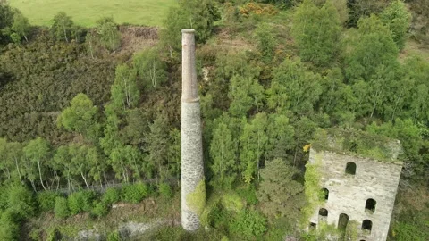 Mining building ruins in mountain landscape 스톡 동영상 155660426