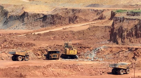 Mining dump trucks time lapse 库存影片 40453557