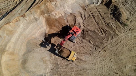 Mining excavator load the sand into dump truck in open pit. Видео 156624977