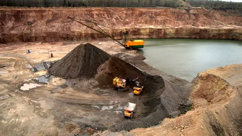 Mining excavator loading dolomite minerals in haul truck. 스톡 동영상 190971891