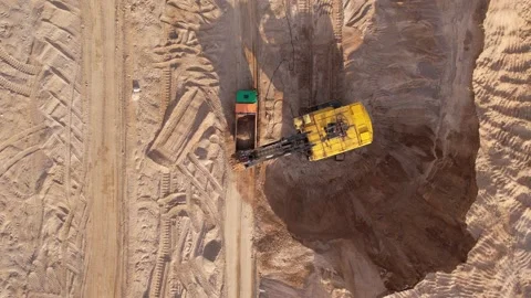 Mining excavator loads sand into dump truck. Video stock 194819167