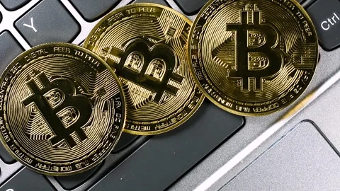 Mining Golden Bitcoins Crypto Currency 스톡 동영상 335990932