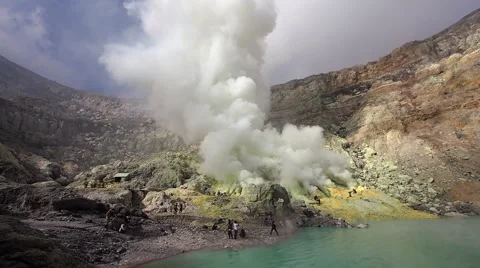 Mining Operation and Acid Lake at Kawah Ijen Volcano, East Java, Indonesia 스톡 동영상 44135885