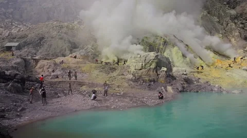 Mining Operation at Kawah Ijen Volcano, East Java, Indonesia 스톡 동영상 44133585