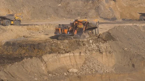 Mining panorama, open pit mine, coal mining, dumpers, quarrying extractive 库存影片 95063760