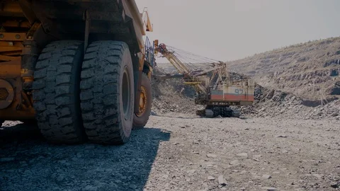 Mining truck rises to load iron ore Stock Footage 116775936
