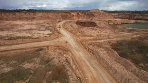 Mining truck transports limestone from opecast, drone view. Vídeos de archivo 190870037
