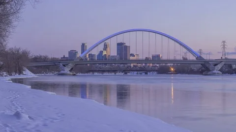 Minneapolis behind the Lowry Bridge Reflect in Half Frozen Mississippi River Video stock 87914558