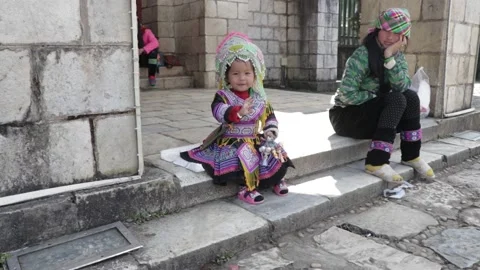 Minority child saying hello 스톡 동영상 154231119