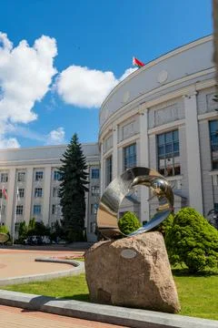Minsk, Belarus. The Mobius Loop sculpture, a polished stainless steel band .. Foto stock
