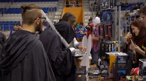 Minsk, October 2016, belarus Comic Con. People buying souvenirs and books 스톡 동영상 69026218