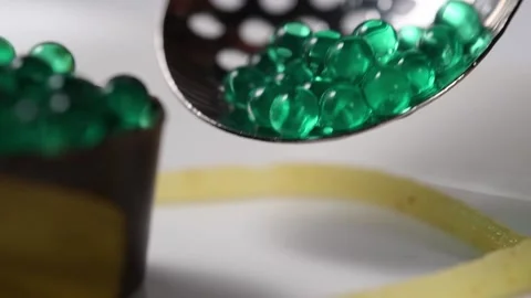 Mint capsules dessert serving Vídeos de archivo 133884406