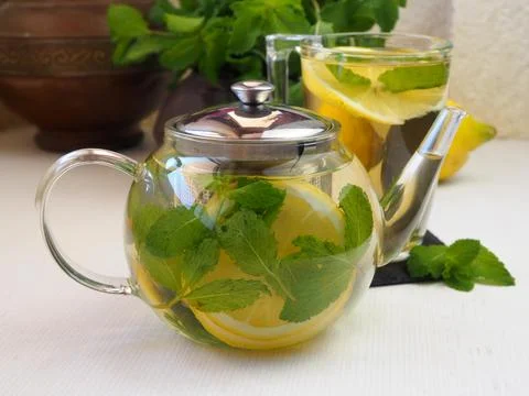 Mint tea with lemon. Tonic drink 스톡 사진