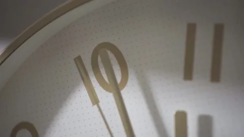 The minute hand points to the number10, the second hand goes past. Stock Footage 162657834