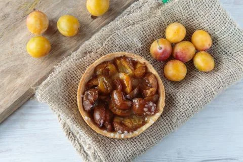 Mirabelle plums pie Stockfoto's