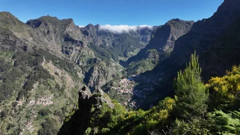 Miradouro Eira do Serrao on a summer morning, Madeira island, Portugal. 스톡 동영상 301394831