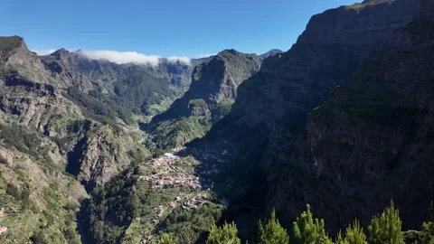 Miradouro Eira do Serrao on a summer morning, Madeira island, Portugal. 스톡 동영상 301394889
