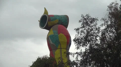 Miro barcelona Vídeos de archivo 35597648