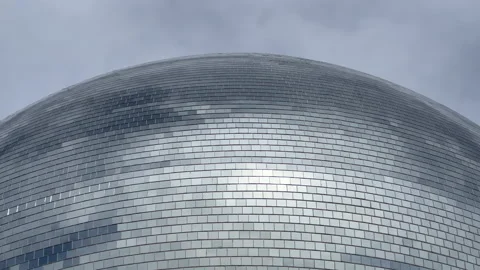 Mirror Ball Stockbeeldmateriaal 195099940