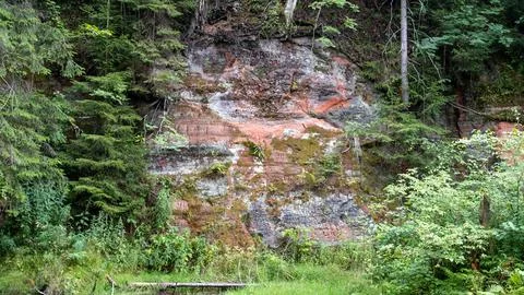 Mirror cliffs and an old river channel in a very beautiful forest in Cirulu n Foto stock