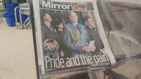 MIRROR NEWSPAPER HEADLINES AFTER QUEEN DEATH SEPTEMBER 2020 UK Stock Footage 210237237