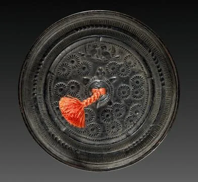 Mirror with Pair of Birds in Chrysanthemum Pattern, 1392-1573. Japan, Murom.. 스톡 사진