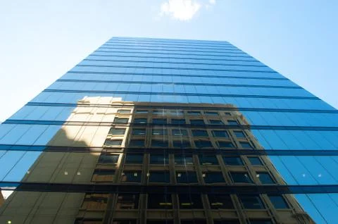 Mirror reflection office building window facade Foto stock