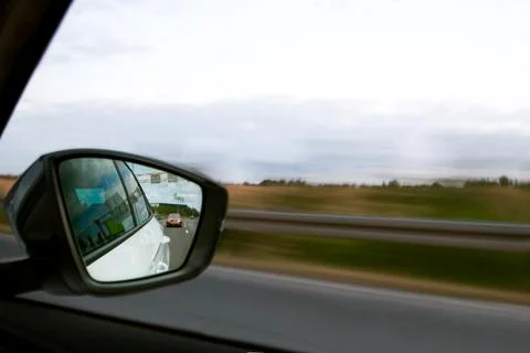 Mirror reflection  road in the side view mirror. 库存照片