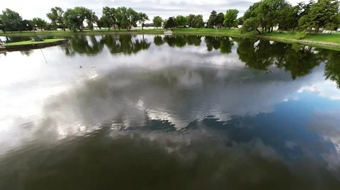 Mirror Smooth Lake Stockbeeldmateriaal 41511834
