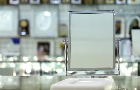 Mirror on stand Фото