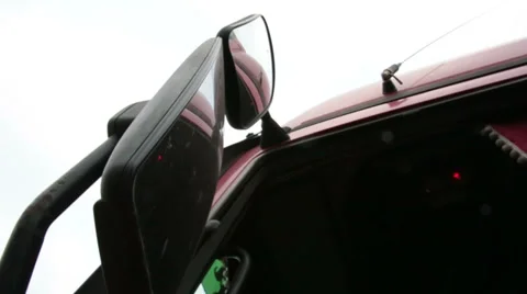 Mirror trailer Stock Footage 32864928