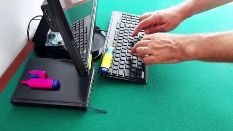 Mirror Typing Motion: Hands and Reflections on Green Desk Surface Video stock 313865905