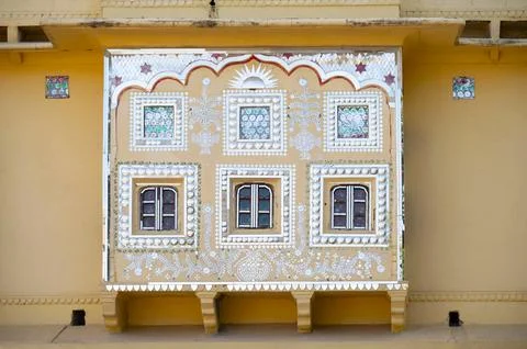 Mirror work on the outer wall of Sheesh Mahal, situated in the premises of .. Foto stock