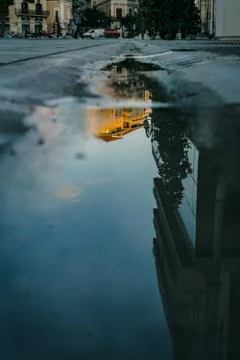 Mirroring a mirror building Stock Photos
