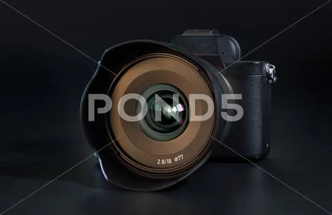 Mirrorless Fast-Focusing And 4K-Shooting Digital Camera With 18Mm Wide-Angle